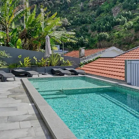Valley House, A In Madeira *