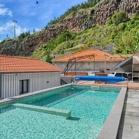 Valley House, A In Madeira *